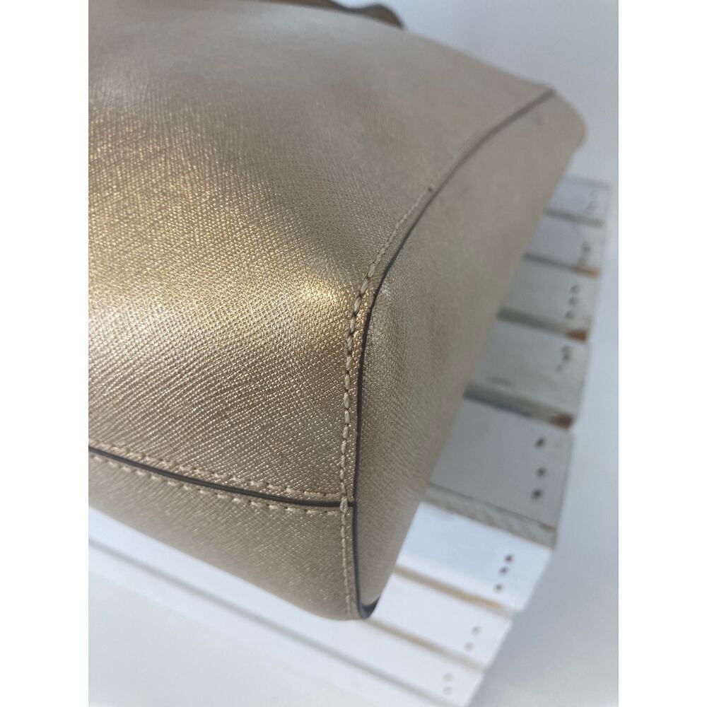 MICHAEL KORS LARGE GOLD METALIC LEATHER SHOULDER BAG - Picture 8 of 16